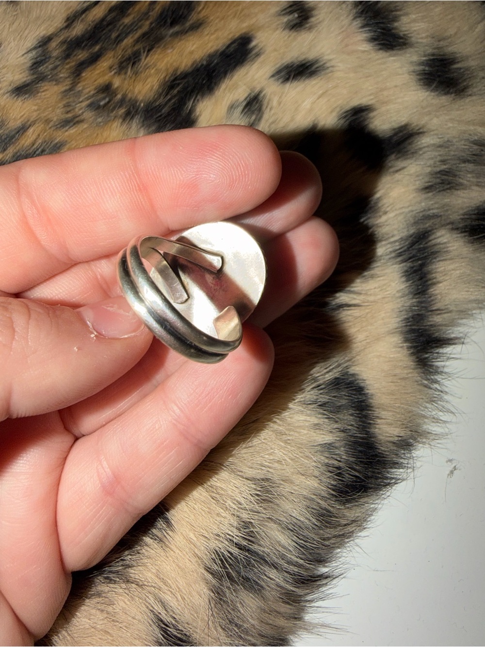 Native Turquoise Stone Silver Rope Ring - Picture 4 of 5